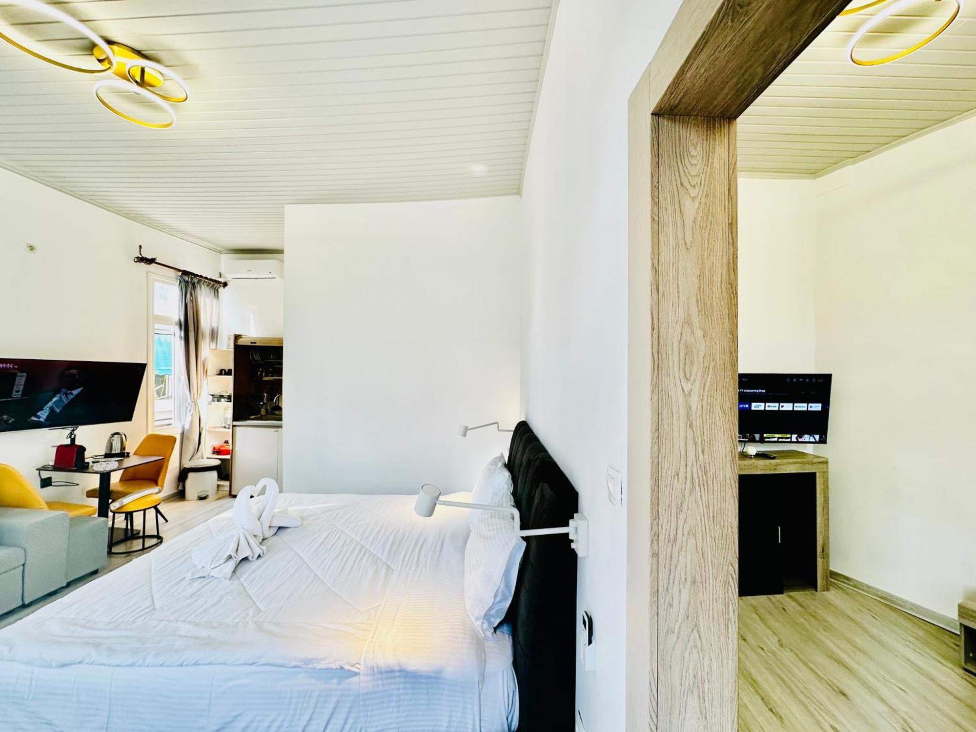 Travelers Luxury Suites, Studios & Apartments Corfu  Exterior photo